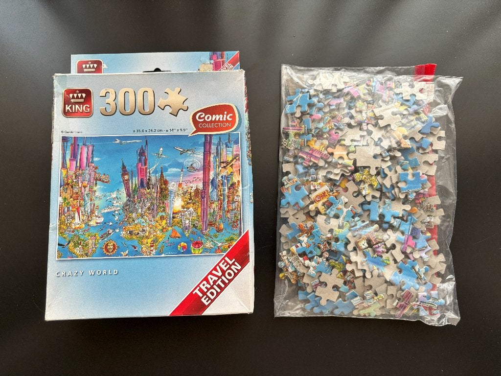 "Crazy World" 300 stukjes - Comic Collection, Ophalen of Verzenden, Minder dan 500 stukjes, Zo goed als nieuw, Legpuzzel