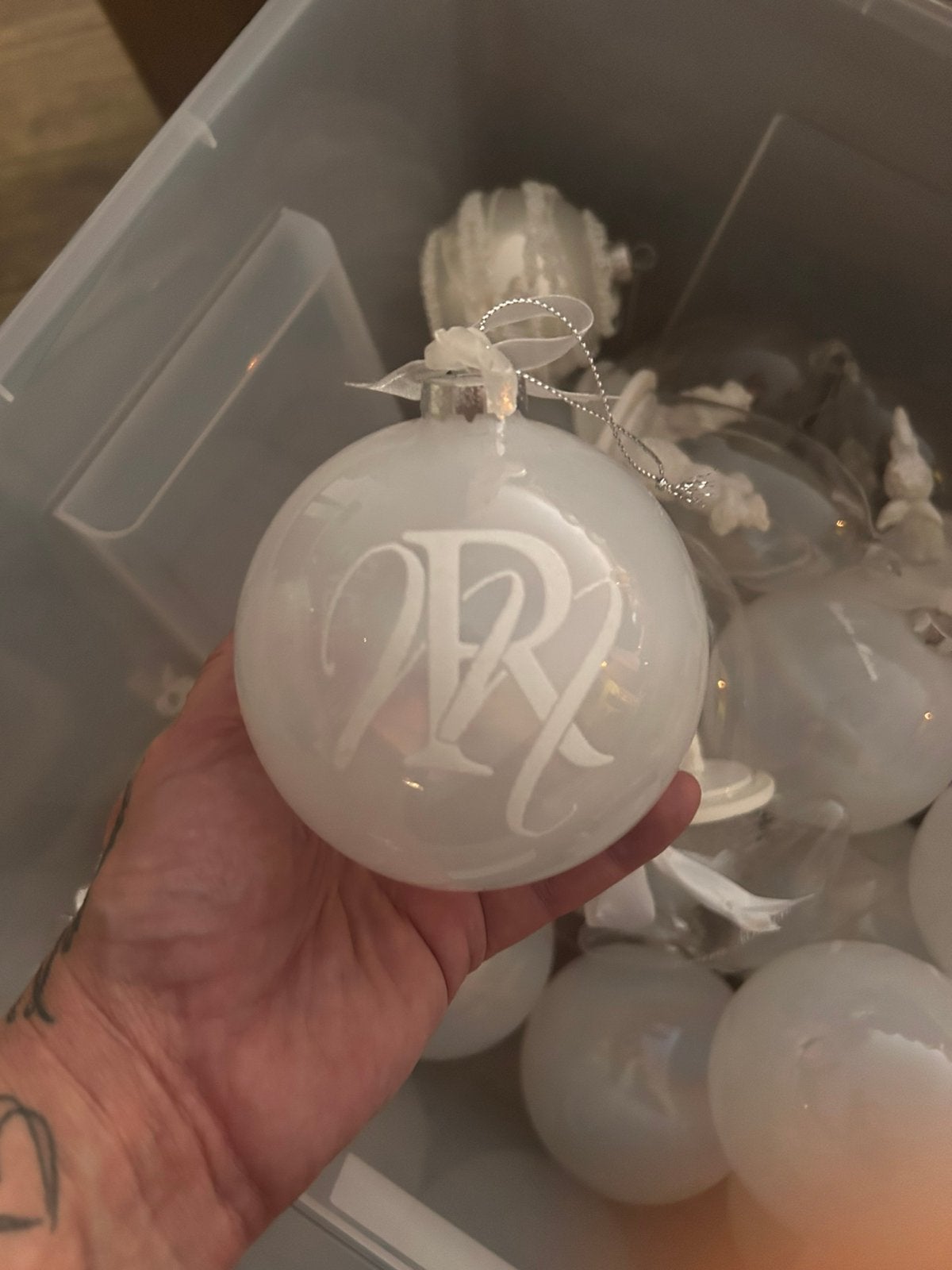 2 boxen Riviera Maison ballen, ook merkloze ballen glas, Ophalen, Zo goed als nieuw