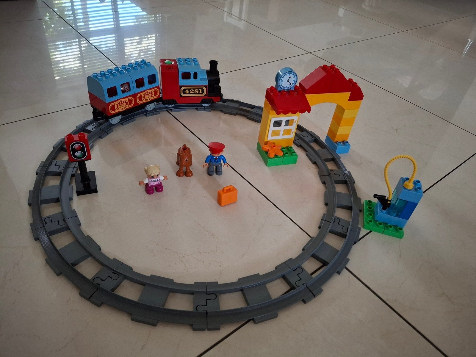 LEGO Duplo Treinset (10507 + 10506) + veel extra Rails, Kinderen en Baby's, Speelgoed | Duplo en Lego, Ophalen of Verzenden, Zo goed als nieuw