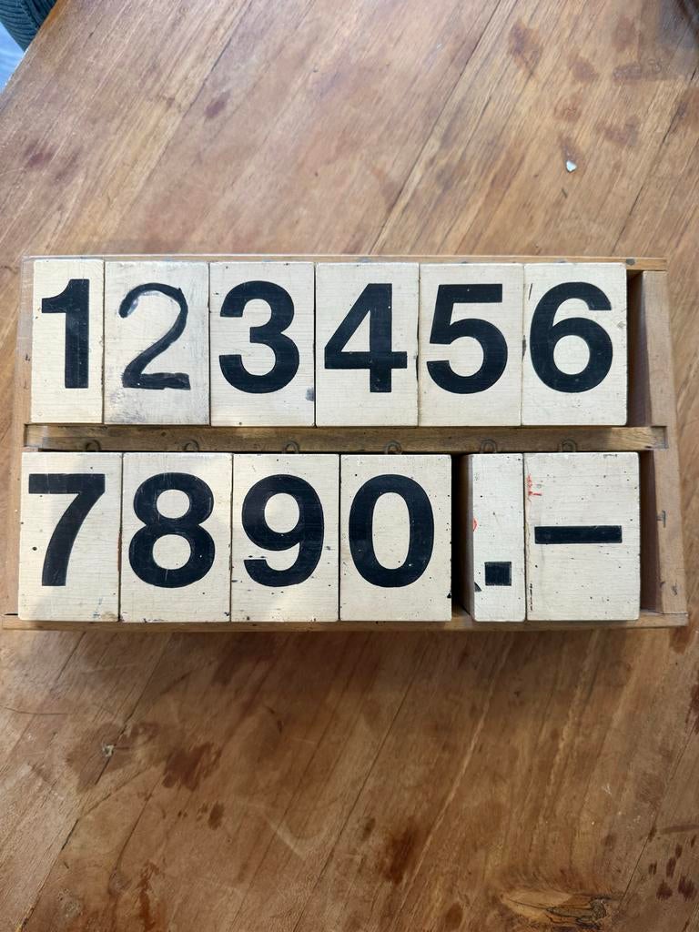 Vintage Stempel Set Cijfers 5cm Hoogte in Houten Kist, Ophalen of Verzenden, Zo goed als nieuw