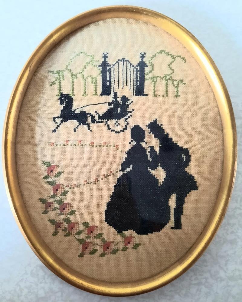 Ovaal schilderijtje met goudverguld lijstje,petit point, Antiek en Kunst, Ophalen of Verzenden