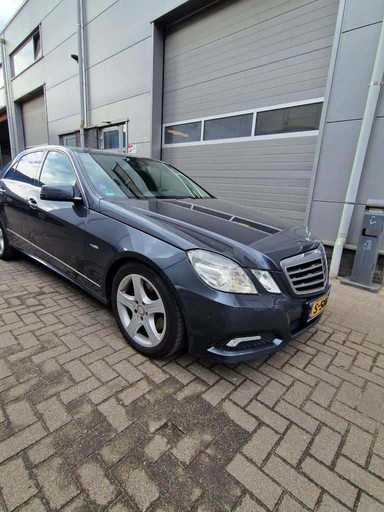 Mercedes-Benz E-Klasse 3.5 E350 CGI Sedan AUT 2009 Grijs, Auto's, Automaat, Achterwielaandrijving, 2000 kg, Leder en Stof