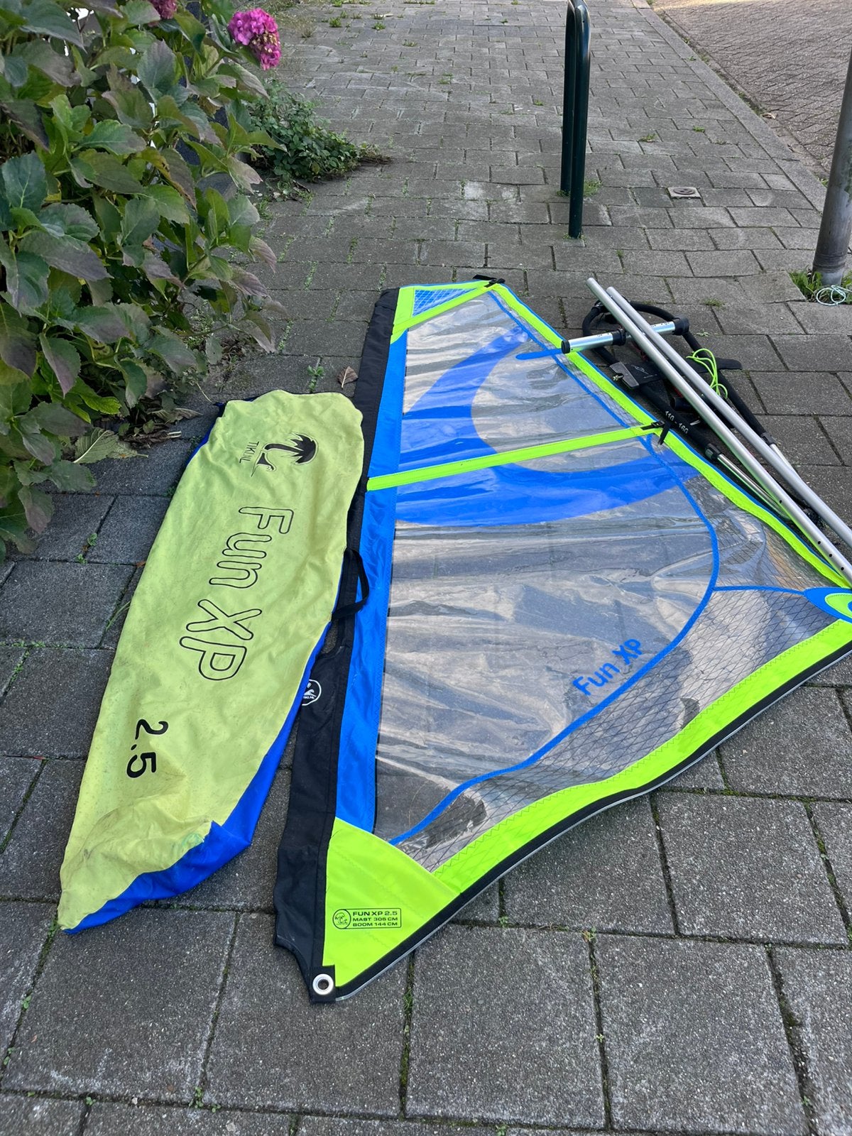 KinderSurfzeil 2,5 mtr , giek, mast , mastvoet, Watersport en Boten, Ophalen, Zo goed als nieuw, Zeil
