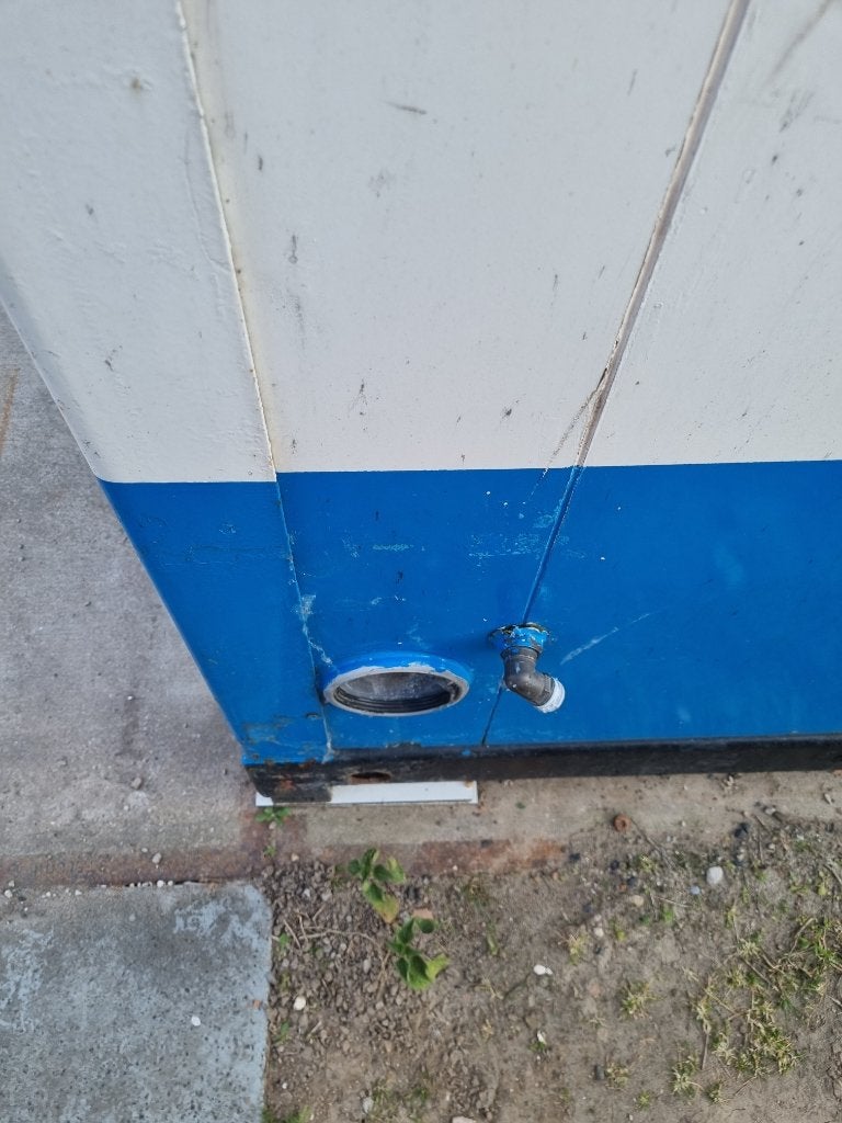 5 X Sanitair unit 2 WC’s 3 Urinoirs, Ophalen