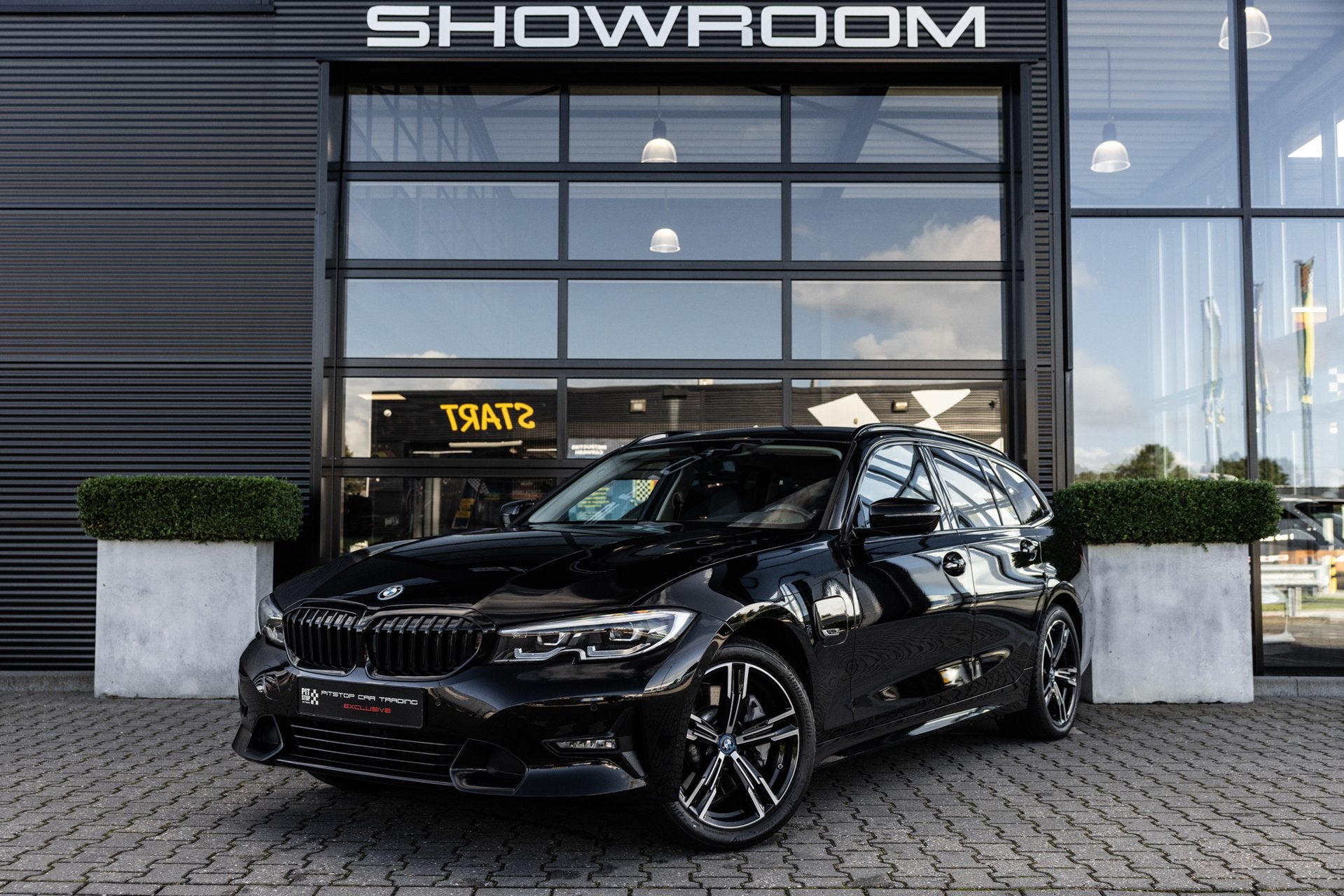 BMW 3-serie Touring M 330e xDrive, 292 PK, Sportstoelen, Mem, Gebruikt, Zwart, 4 cilinders, Zwart