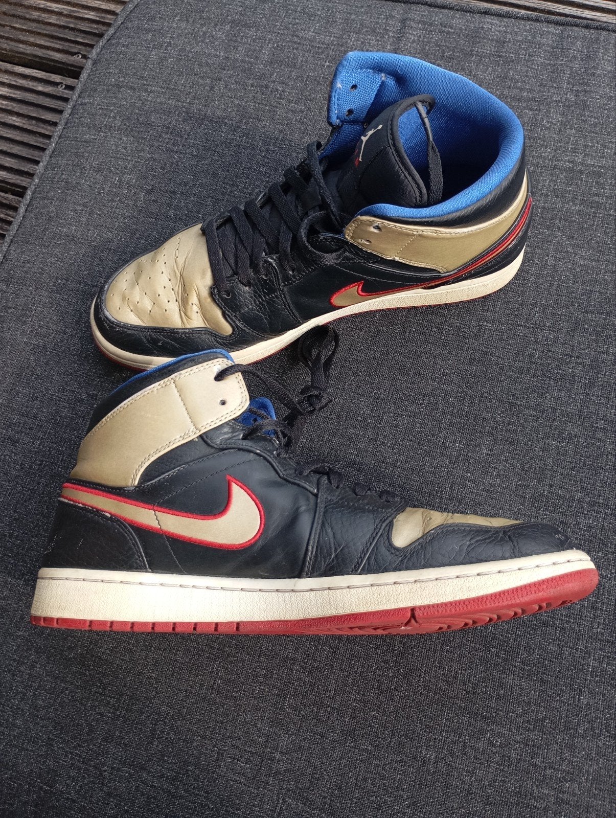 Nike Air Jordan 1 High "Black Metallic Gold" – US 11 / EU 45, Ophalen of Verzenden, Zwart