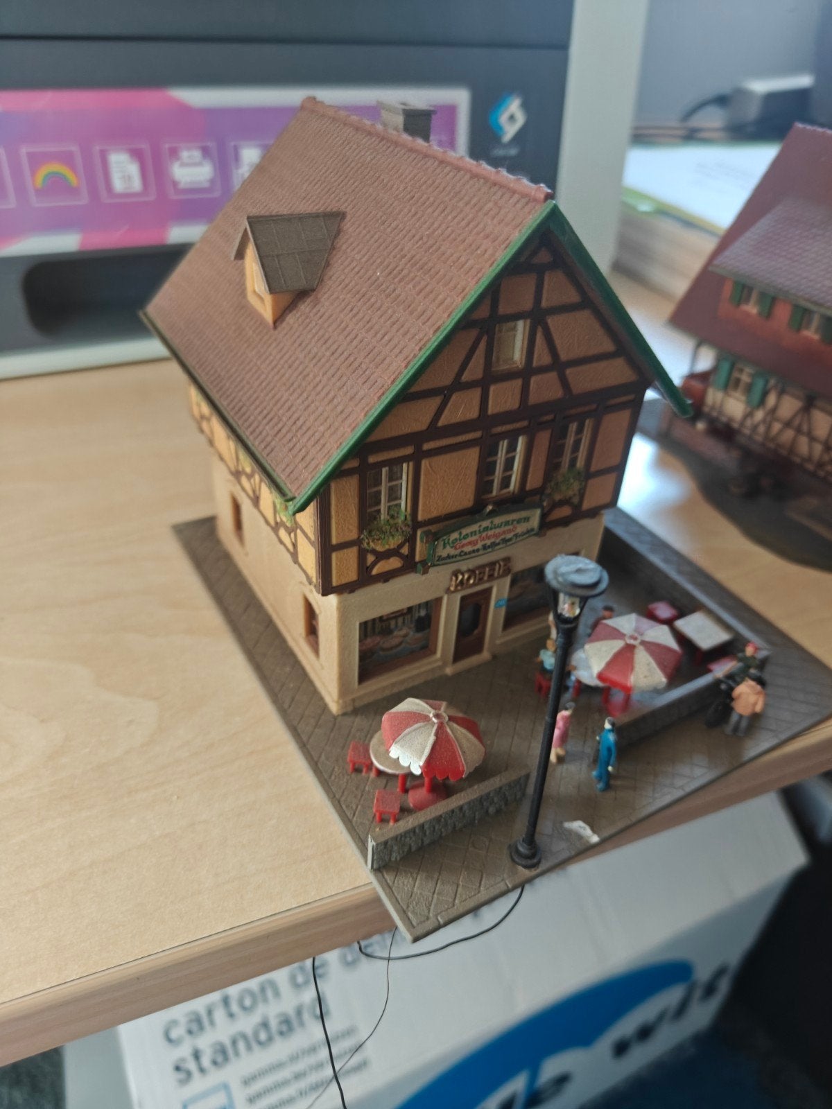 Vijf Duitse huizen schaal N, Hobby en Vrije tijd, Modelbouw | Figuren en Diorama's, Ophalen of Verzenden, 1:50 of kleiner