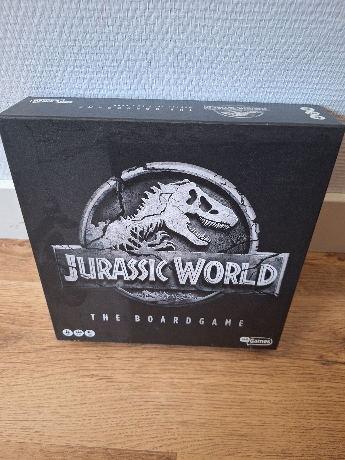 Jurassic World: The Board Game - Nieuw in verpakking, Drie of vier spelers, Ophalen of Verzenden, Nieuw, Just Games
