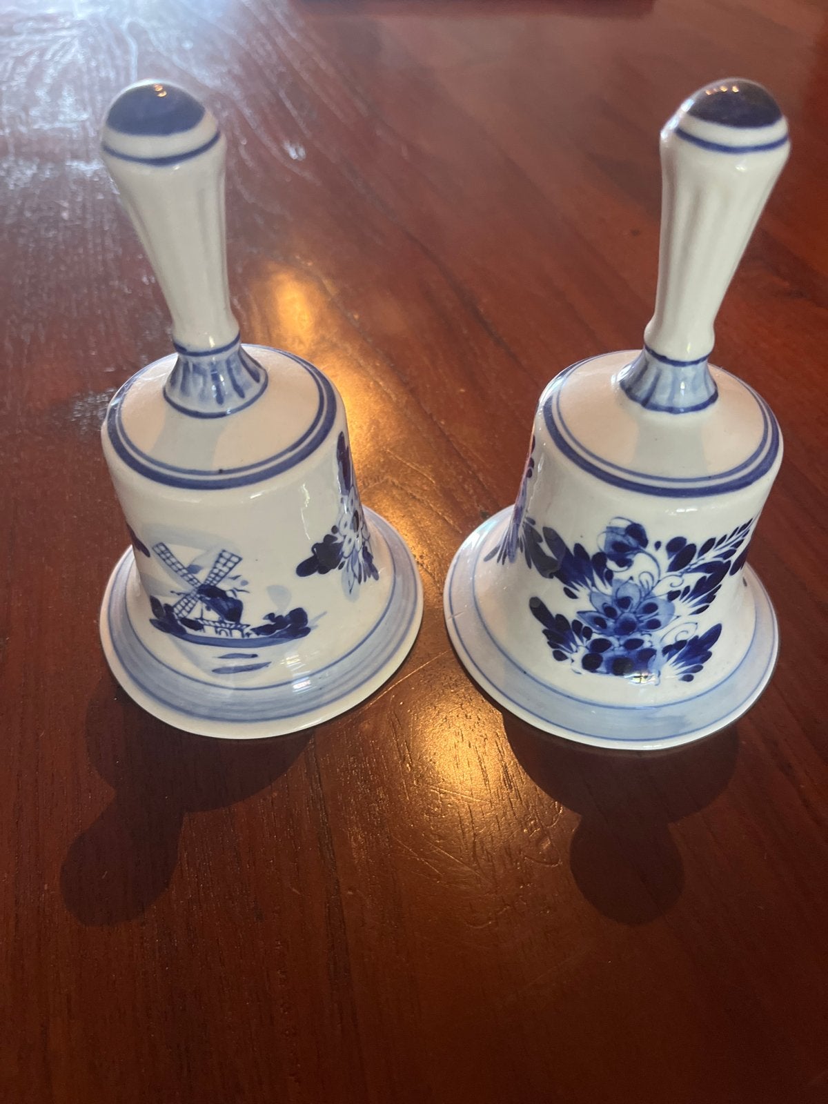 Set van 2 handgeschilderde Delfts Blauwe klokken, Antiek en Kunst, Verzenden