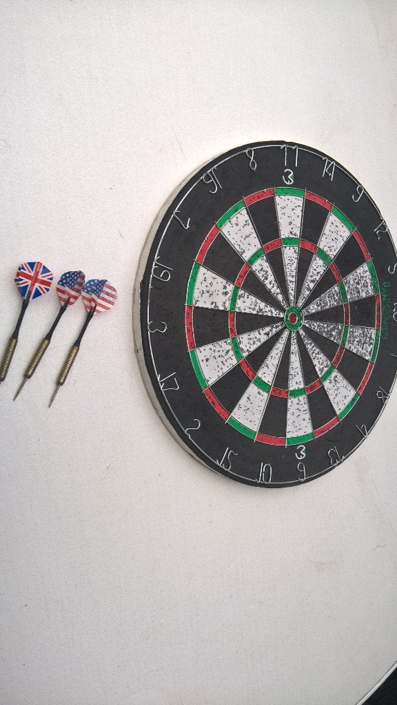 TE koop aangeboden mooi darts bord pijlen. doe gepast bod., Ophalen of Verzenden, Gebruikt, Dartbord met pijlen, Soft tip