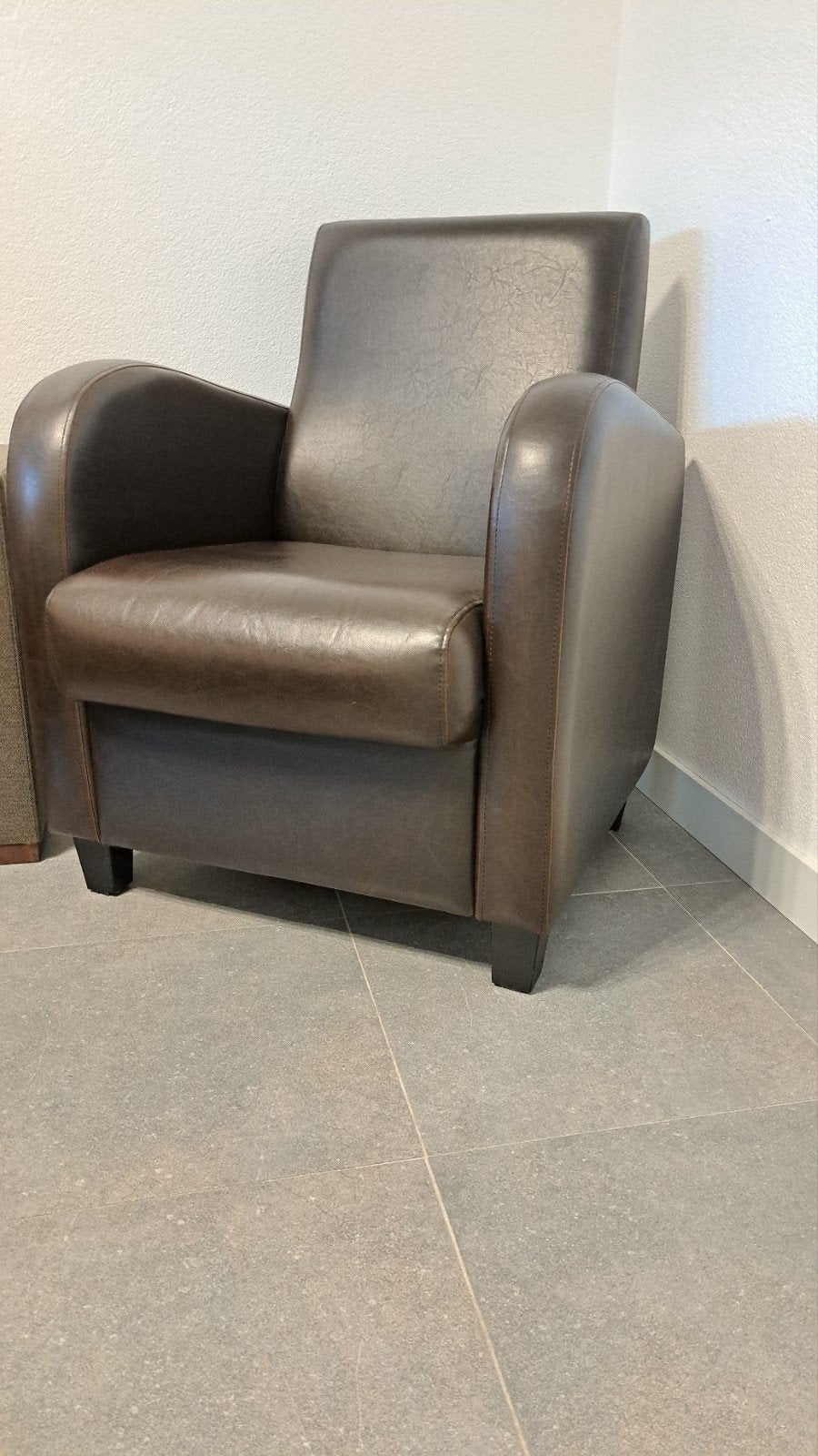 Fauteuil donkerbruin lerenlook zgan, Ophalen, Zo goed als nieuw, Leer
