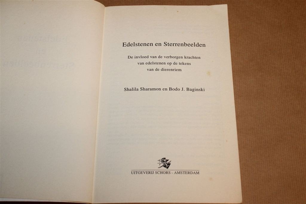 Edelstenen en Sterrenbeelden — Dierenriem en Steenkrachten, Boeken, Ophalen of Verzenden, Gelezen, Overige onderwerpen, Achtergrond en Informatie
