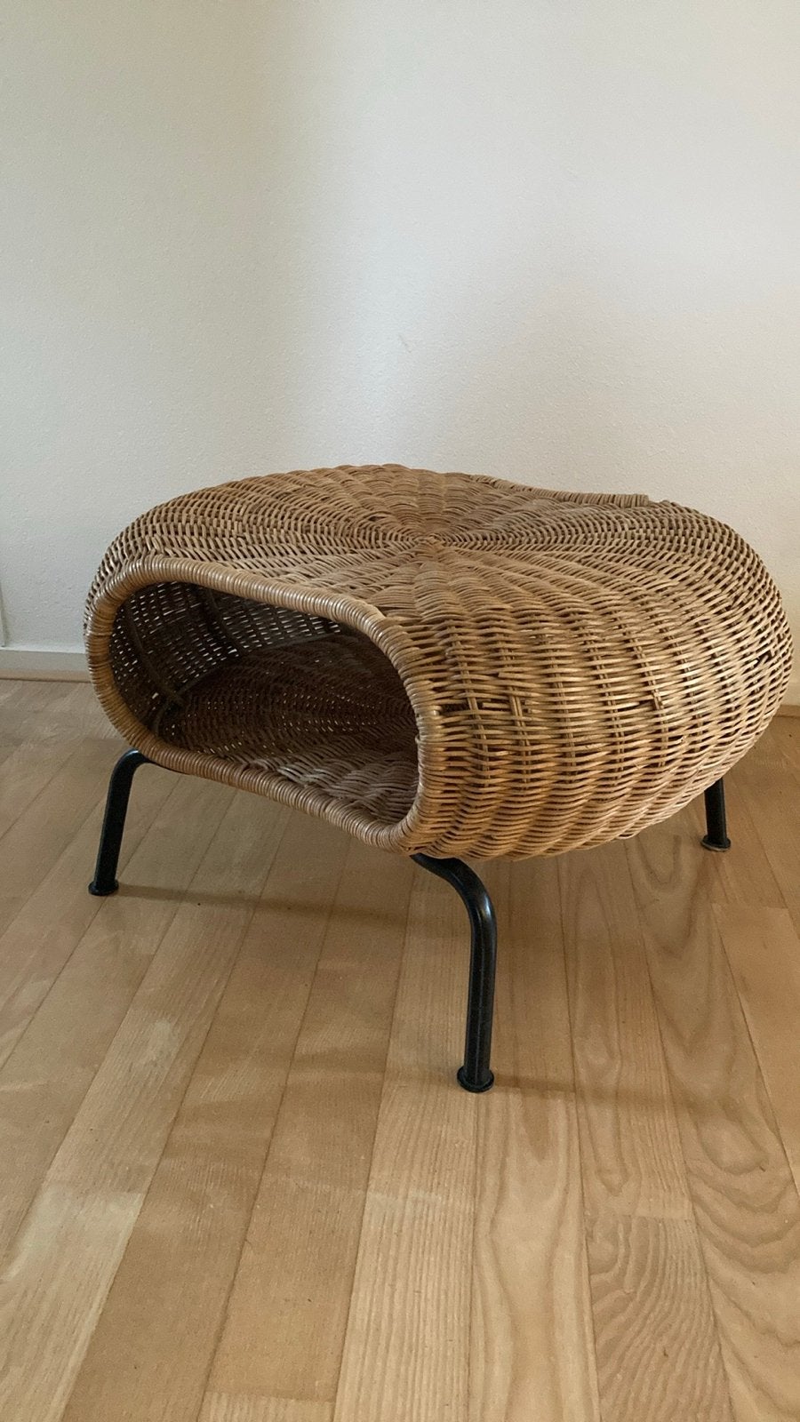 Rieten voetenbank/poefje met opbergfunctie, Ophalen, Minder dan 50 cm, Gebruikt, Riet of Rotan