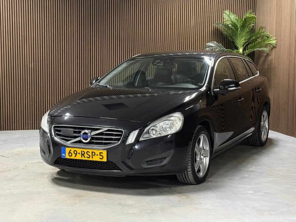 Volvo V60 1.6 T4 Momentum (bj 2011, automaat), 4 cilinders, Zwart, Origineel Nederlands, 1600 kg