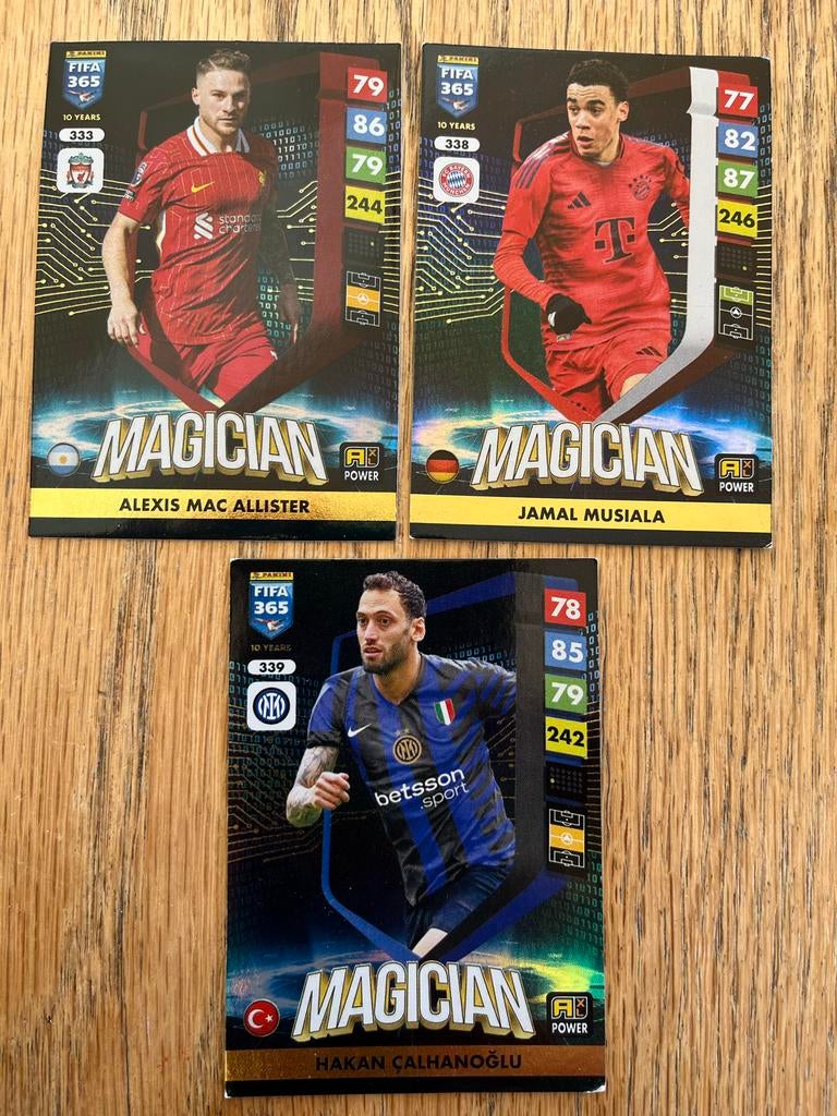 3 Panini FIFA 365 Adrenalyn Magician 2025 kaarten, Ophalen of Verzenden, Zo goed als nieuw, Buitenlandse clubs, Spelerskaart