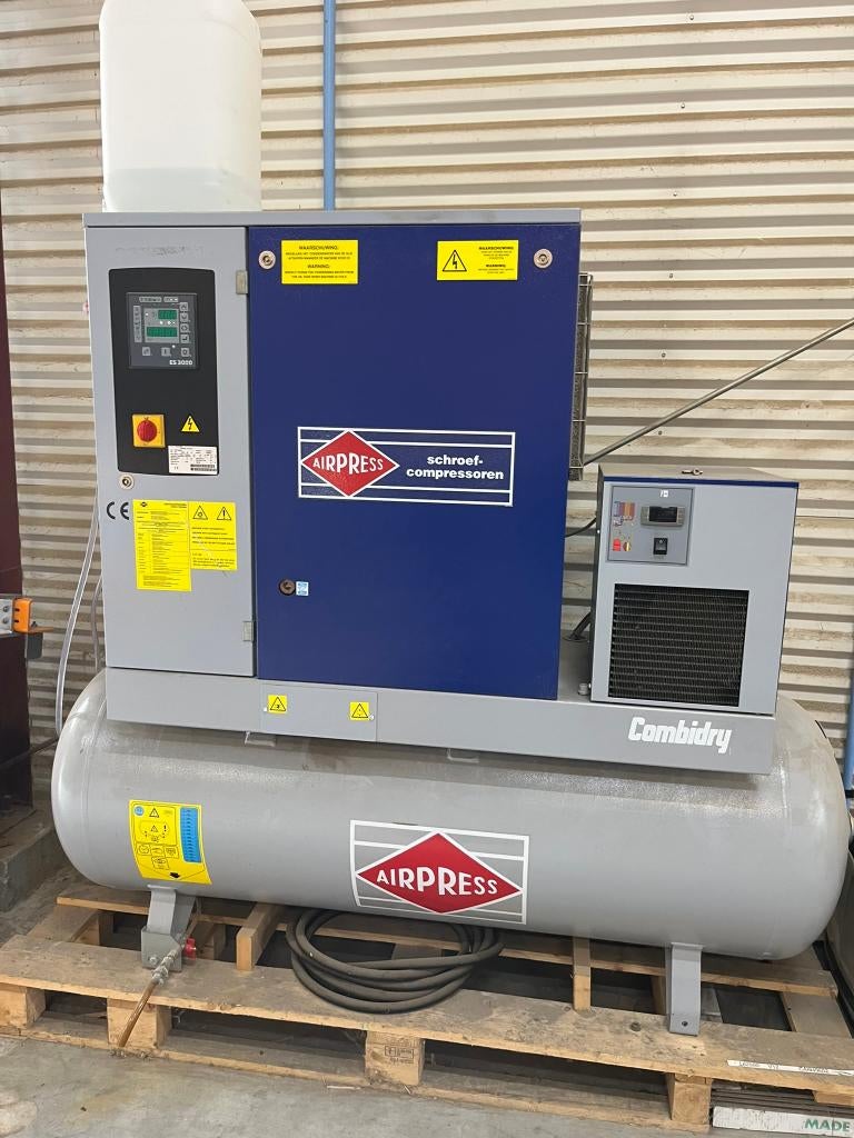 Airpress schroefcompressor + luchtdroger + tank (2016), Doe-het-zelf en Verbouw, Compressors, Gebruikt, 10 bar of meer, 100 liter of meer