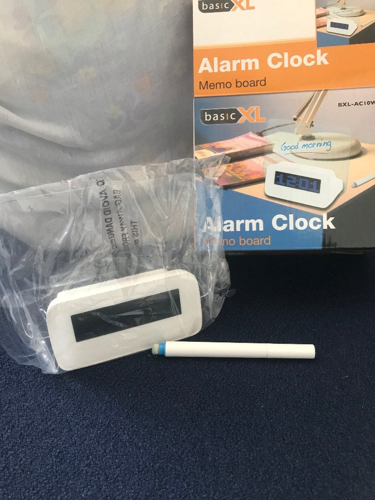 Nieuwe Alarmklok met memobord, temperatuur en datum, Ophalen of Verzenden, Nieuw, Digitaal