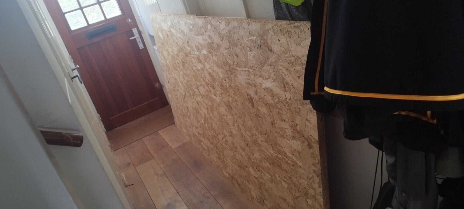 OSB-plaat - 18 mm mes en groef 2 hele platen 1 met stuk erui, Doe-het-zelf en Verbouw, Hout en Planken, Ophalen, Gebruikt, 25 tot 50 mm