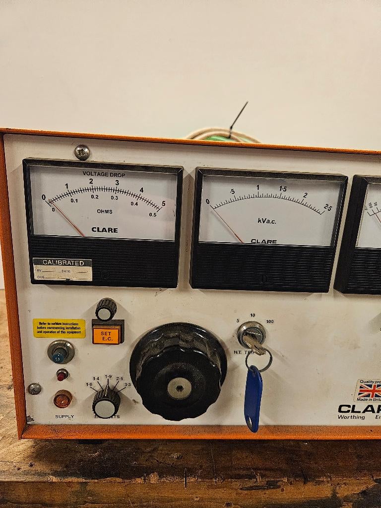 Isolatiemeter hoogspanningstester, Doe-het-zelf en Verbouw, Ophalen, Zo goed als nieuw, Elektriciteit
