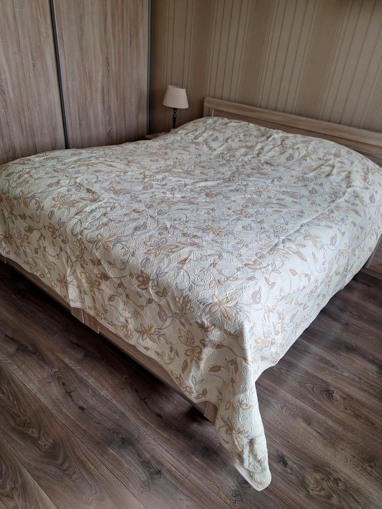 Sprei 260x260 cm - Dubbelzijdig te gebruiken, Ophalen, Beige, Tweepersoons, Deken of Dekbed