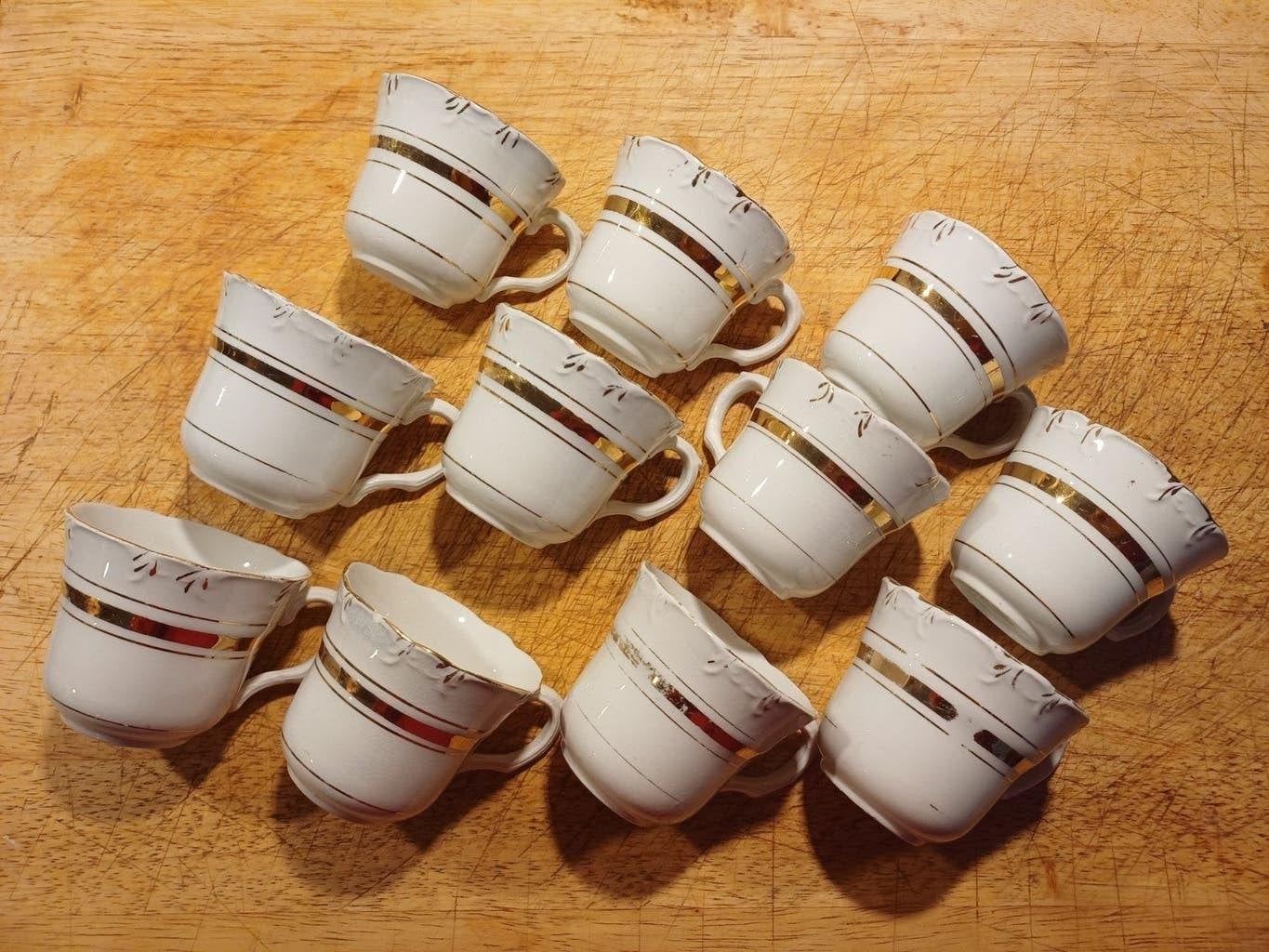 Antieke Franse Espresso Mocca Kopjes roomwit en goudaccenten, Antiek en Kunst, Verzenden