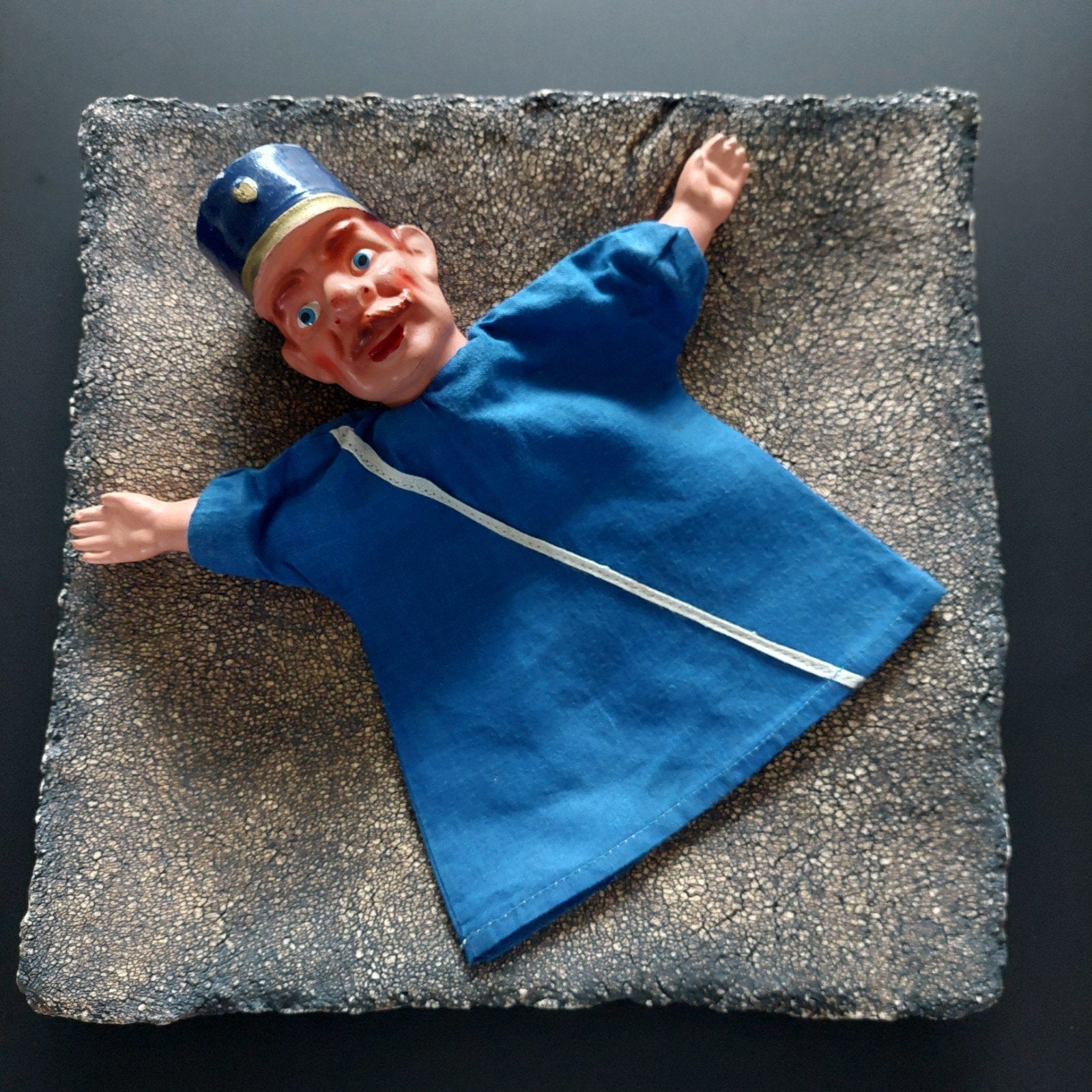Beeusaert antieke poppenkastpop composiet 1950 handpop pop, Ophalen