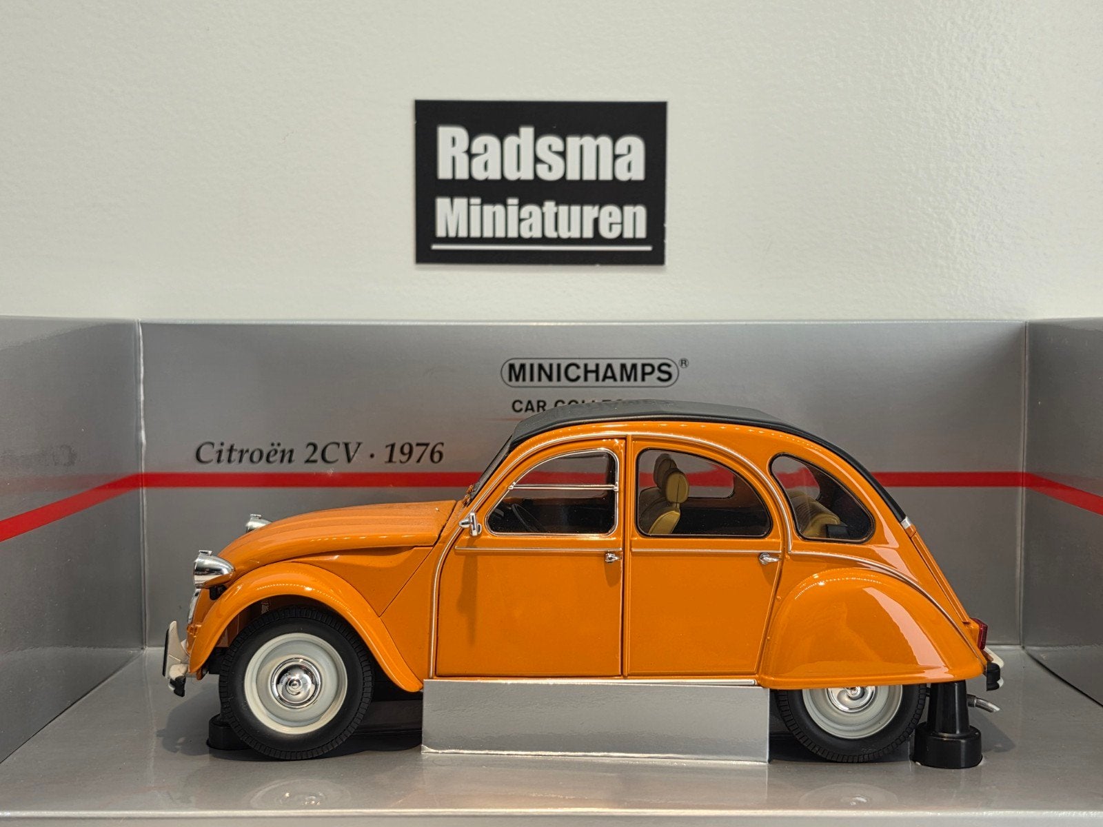 Citroën 2cv 1976 - Eend Oranje - 1:18 Minichamps, Auto, Ophalen of Verzenden, Zo goed als nieuw, MiniChamps