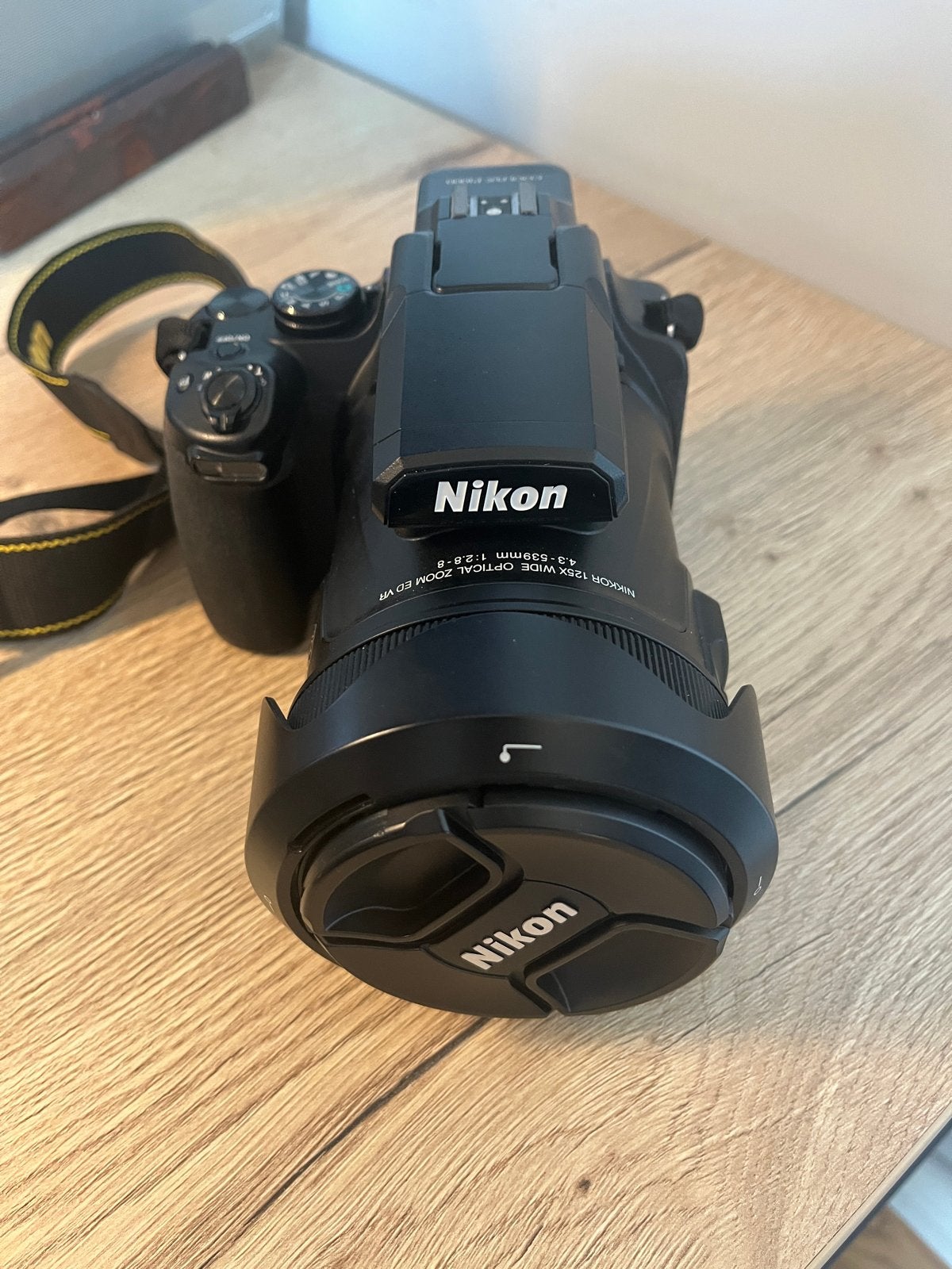 Nikon Coolpix P1000 - Zo goed als nieuw + 3 batterijen, Audio, Tv en Foto, Fotocamera's Digitaal, Ophalen, Zo goed als nieuw, Accu