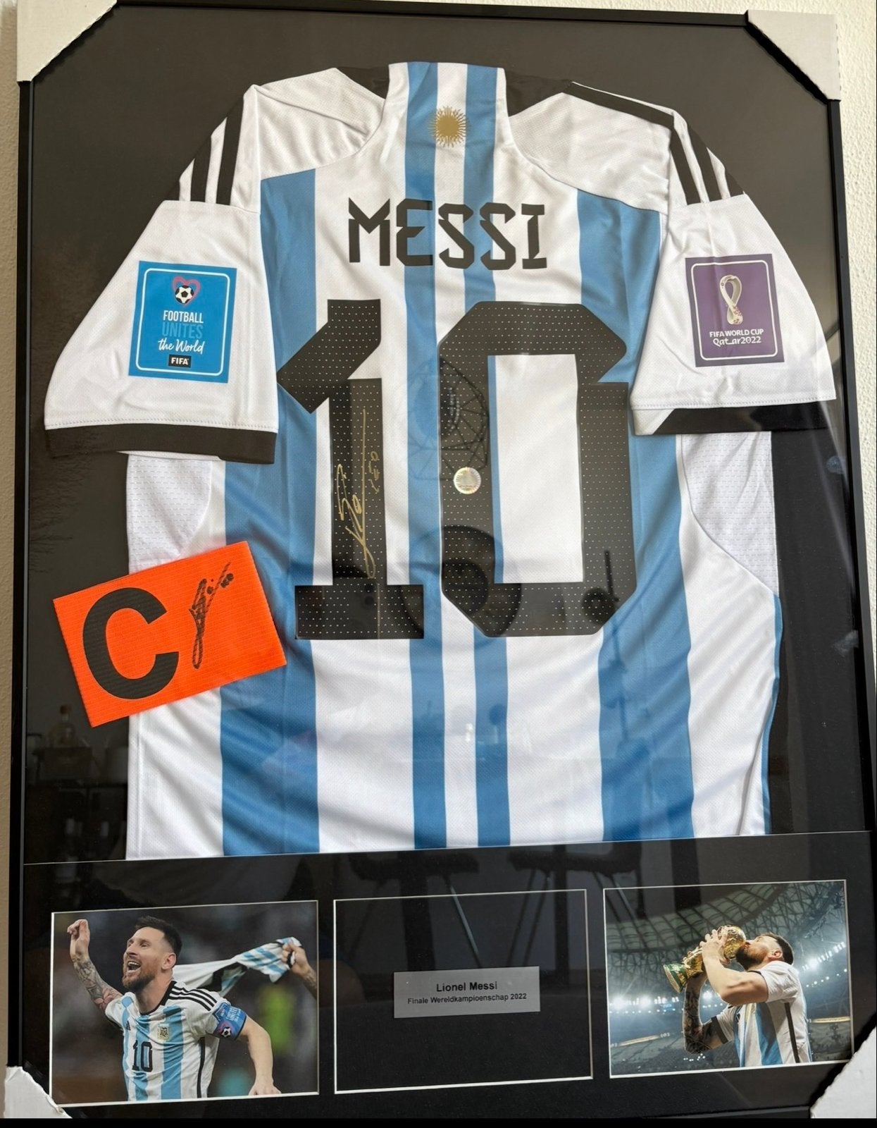Ingelijst gesigneerd Lionel Messi WK 2022 shirt + band, Ophalen of Verzenden, Zo goed als nieuw, Buitenlandse clubs, Shirt