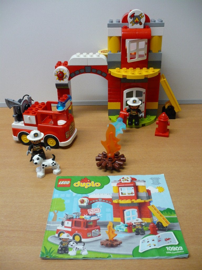 Lego/ Duplo 10903 ** Brandweerkazerne **, Kinderen en Baby's, Ophalen of Verzenden, Zo goed als nieuw, Duplo, Complete set