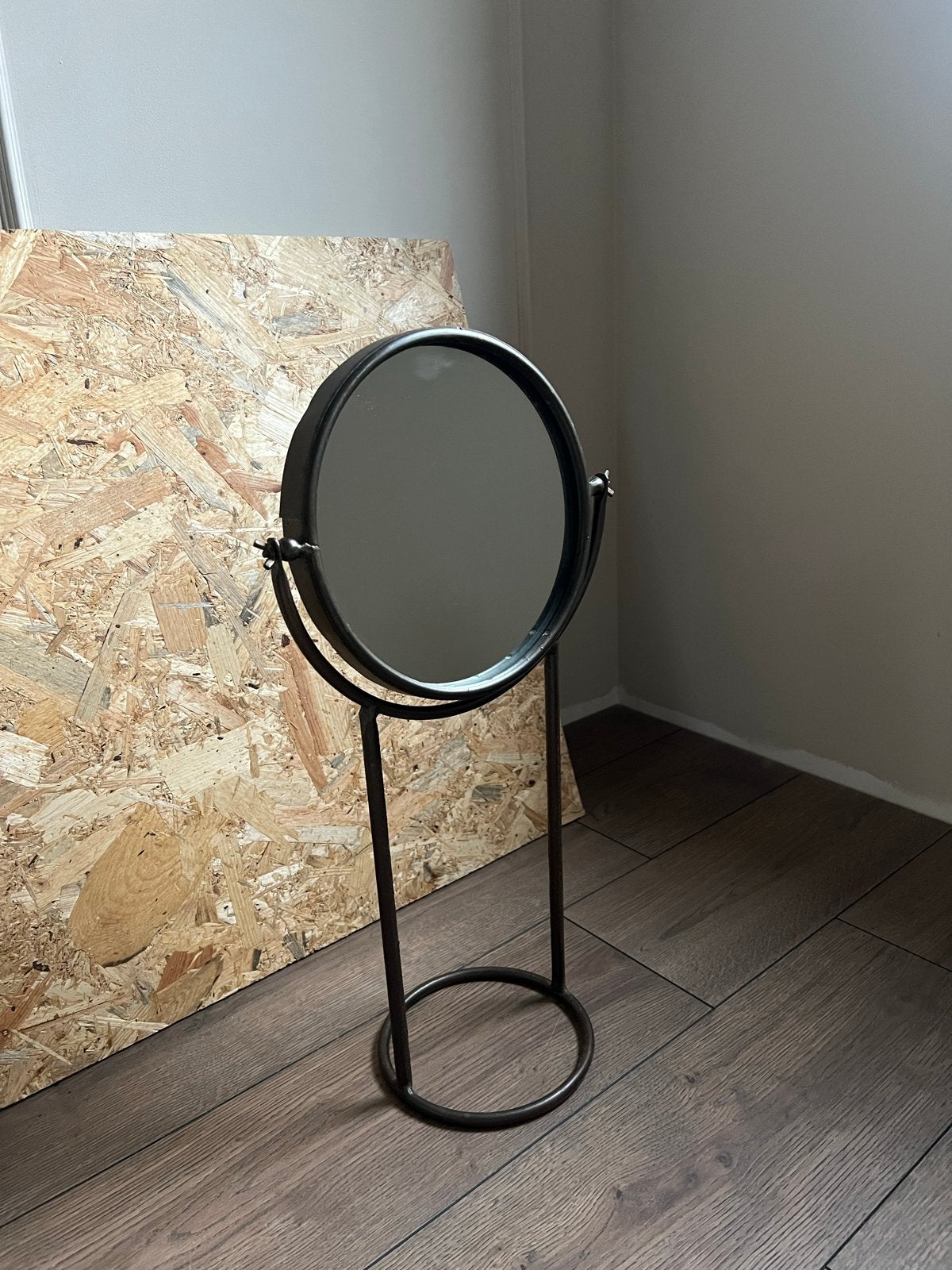 Stijlvolle ronde tafelspiegel met metalen frame, Minder dan 50 cm, Gebruikt, Rond, Ophalen of Verzenden