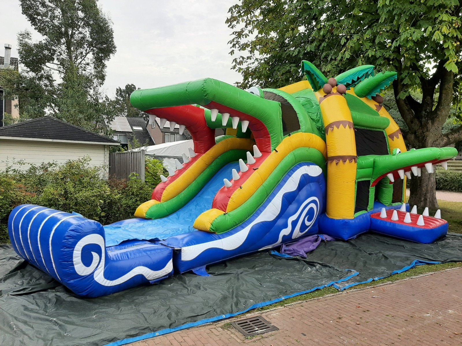 Multiplay Krokodil Springkussen te koop, Ophalen, Zo goed als nieuw, Geboorte of Huwelijk