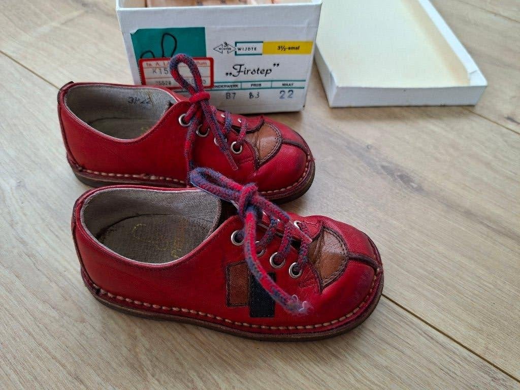 vintage rode oude antieke kinderschoenen inclusief doosje, Antiek en Kunst, Ophalen of Verzenden