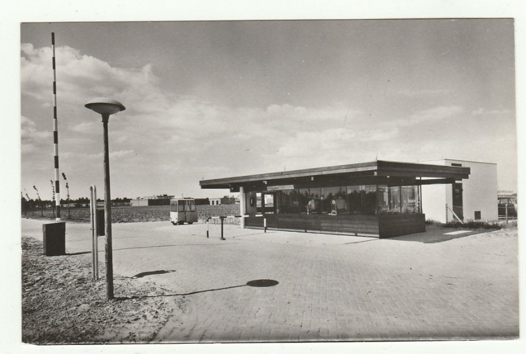 Heemstede?, Nieuwbouw Cruquiushoeve, ingang met portiersloge, Verzenden, 1960 tot 1980, Ongelopen, Noord-Holland