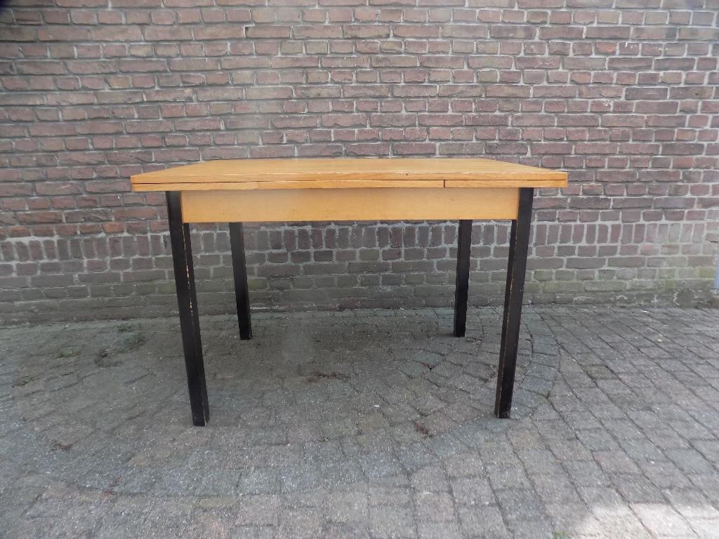 Eettafel tafel jaren 50 60 vintage beuken kleur zwarte poten, Huis en Inrichting, Tafels | Eettafels, Gebruikt, 200 cm of meer