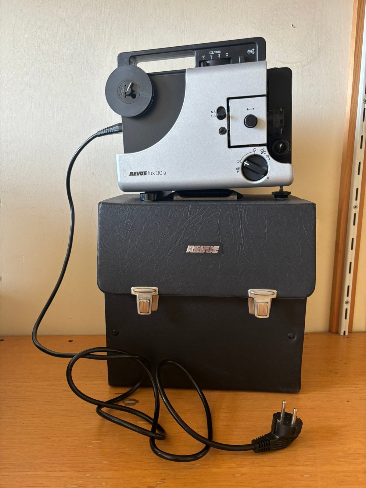 Revue lux 30a projector, Ophalen, 1960 tot 1980, Projector