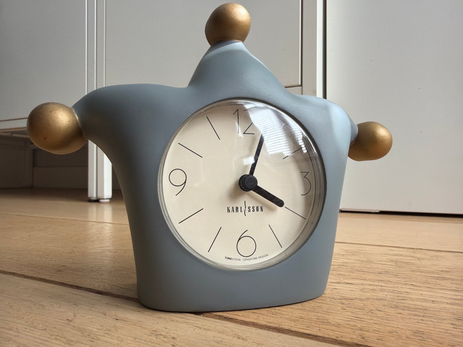 Karlsson tafelklok grijs/goud - Timestone London Design, Ophalen, Grijs, Analoog, Werkt op batterijen