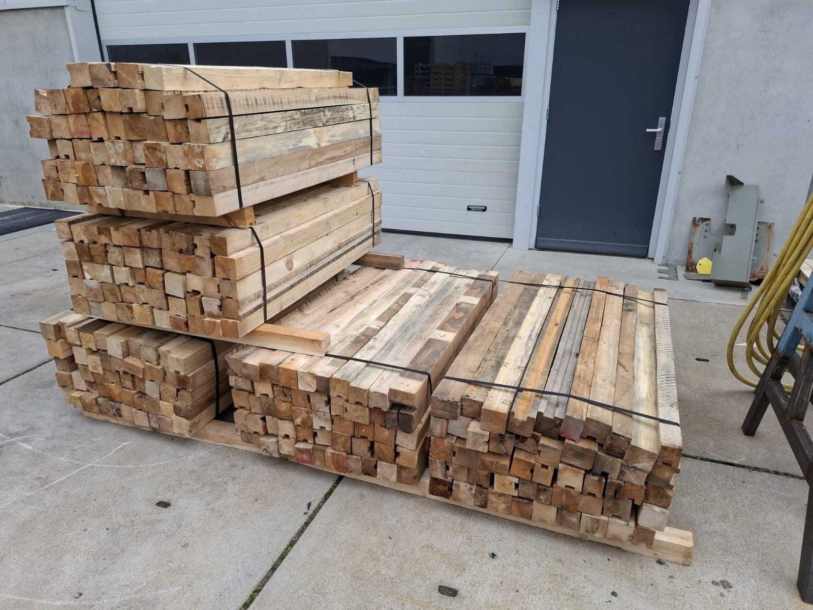 Diverse partij hout, balken en planken, Doe-het-zelf en Verbouw, Ophalen, Gebruikt, 50 mm of meer, Balk