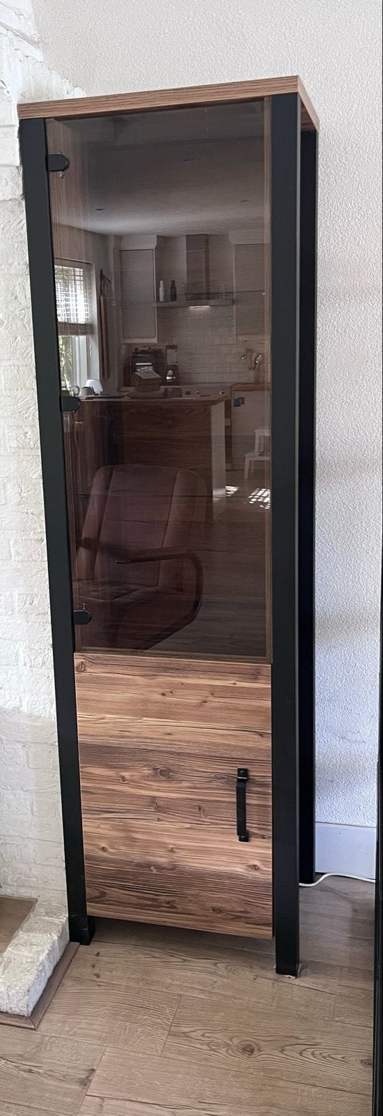 Moderne Vitrinekast met Glazen Deur en Planken, Ophalen, Minder dan 50 cm, Zo goed als nieuw, 150 tot 200 cm
