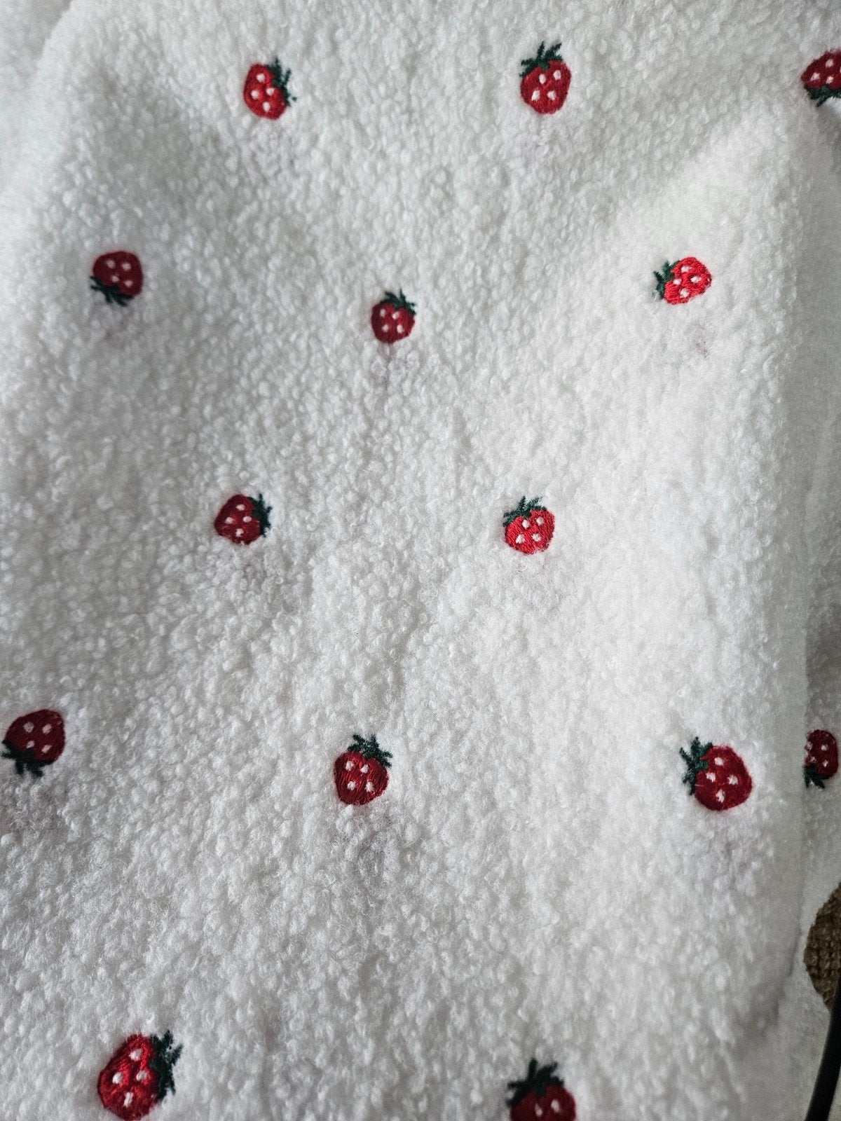 lap witte borg met aardbeitjes, Hobby en Vrije tijd, Stoffen en Lappen, Overige materialen, Wit, Nieuw, Ophalen of Verzenden