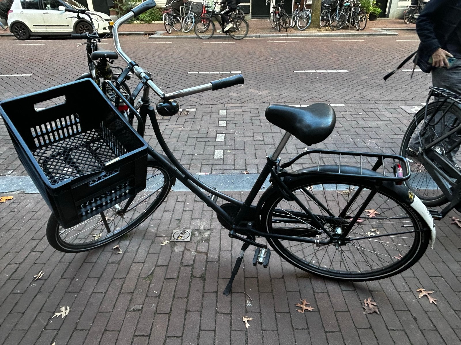 Azor fiets met krat, slot en verlichting, Fietsen en Brommers, Ophalen, Gebruikt, Overige merken