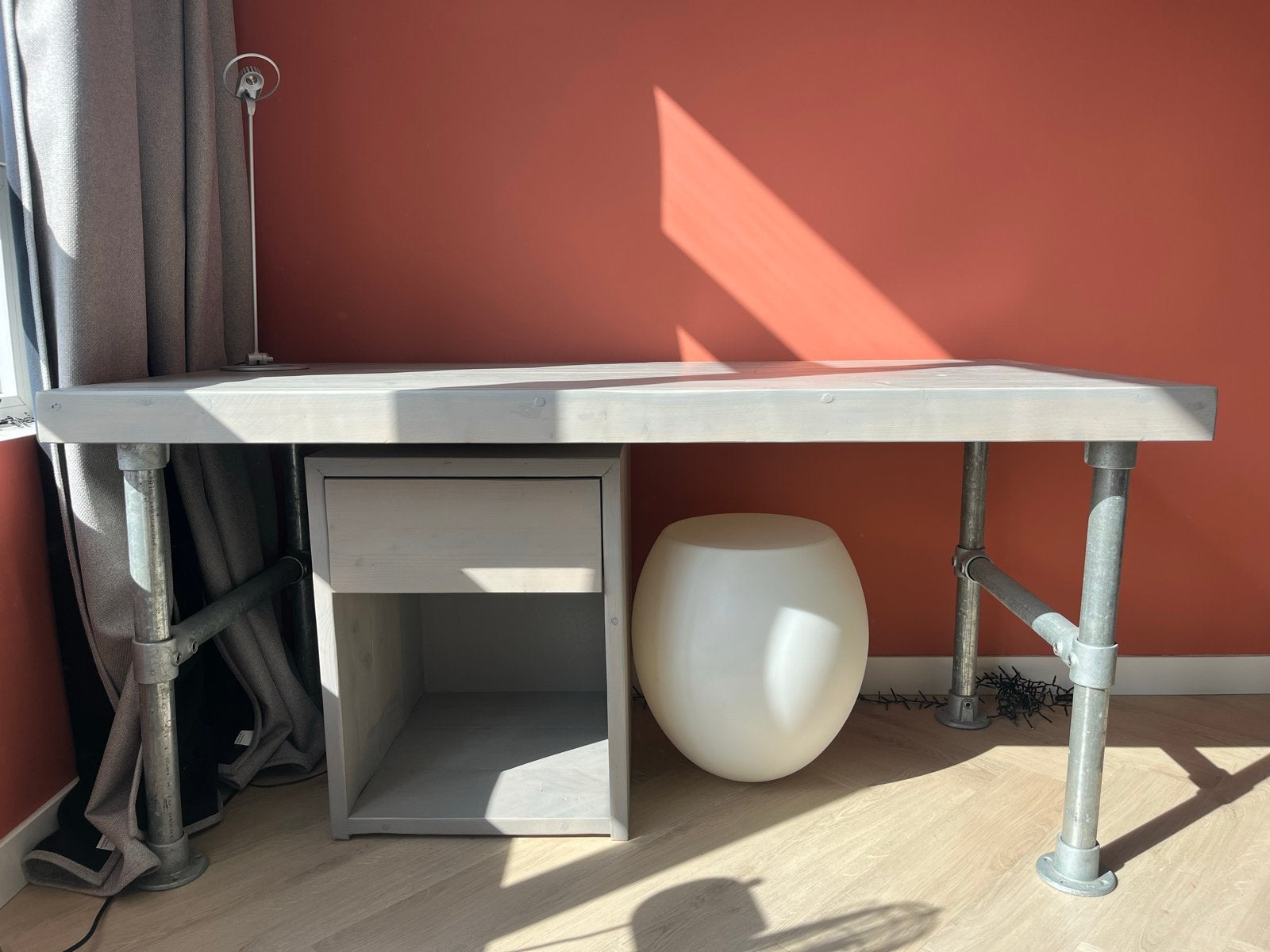 Steigerhouten bureau/tafel met kastje, Huis en Inrichting, Ophalen, 90 cm, 160 cm, Zo goed als nieuw