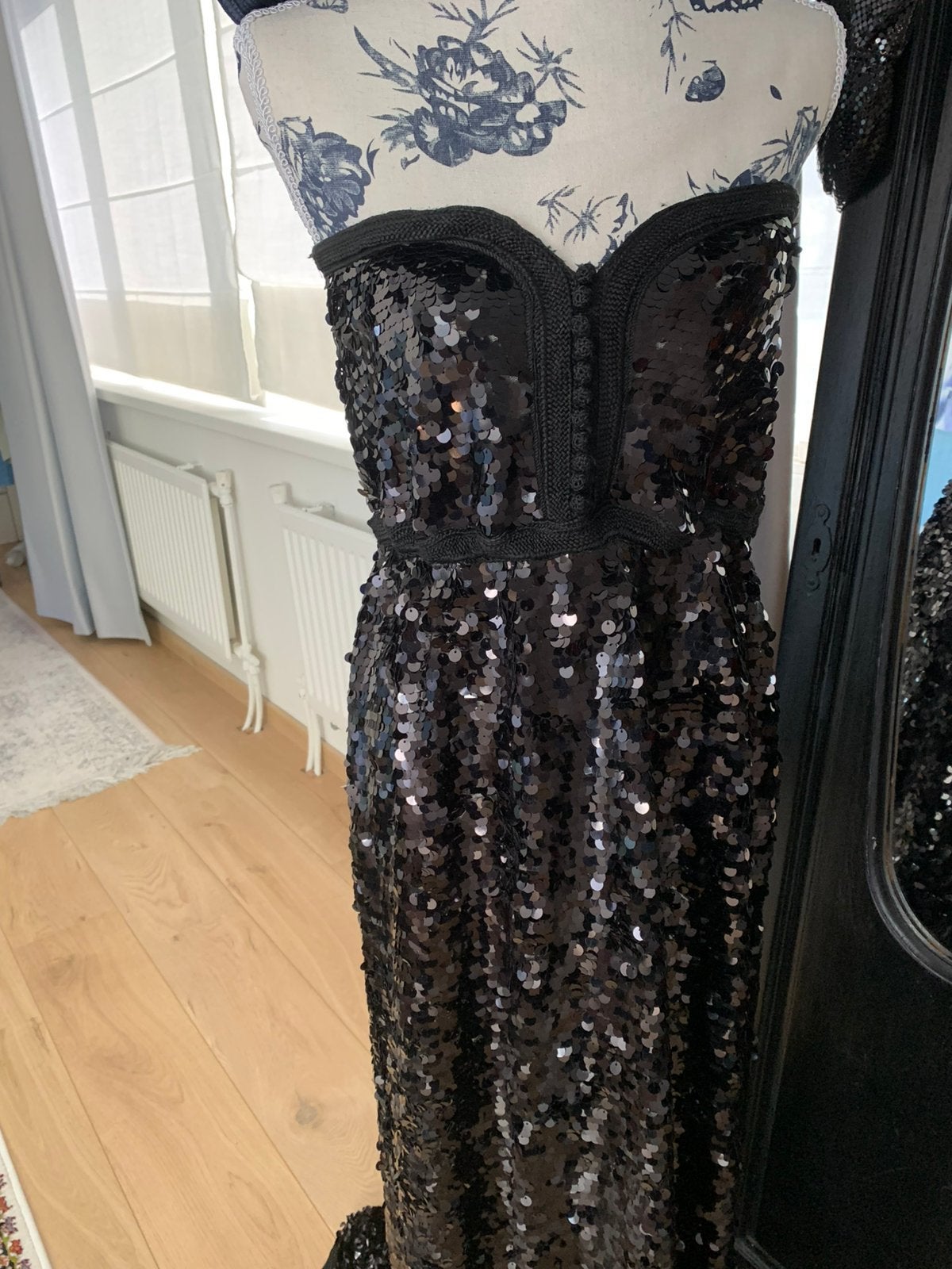 strapless zwarte juk met pailletten, Kleding | Dames, Ophalen of Verzenden, Zo goed als nieuw, Zwart, Galajurk
