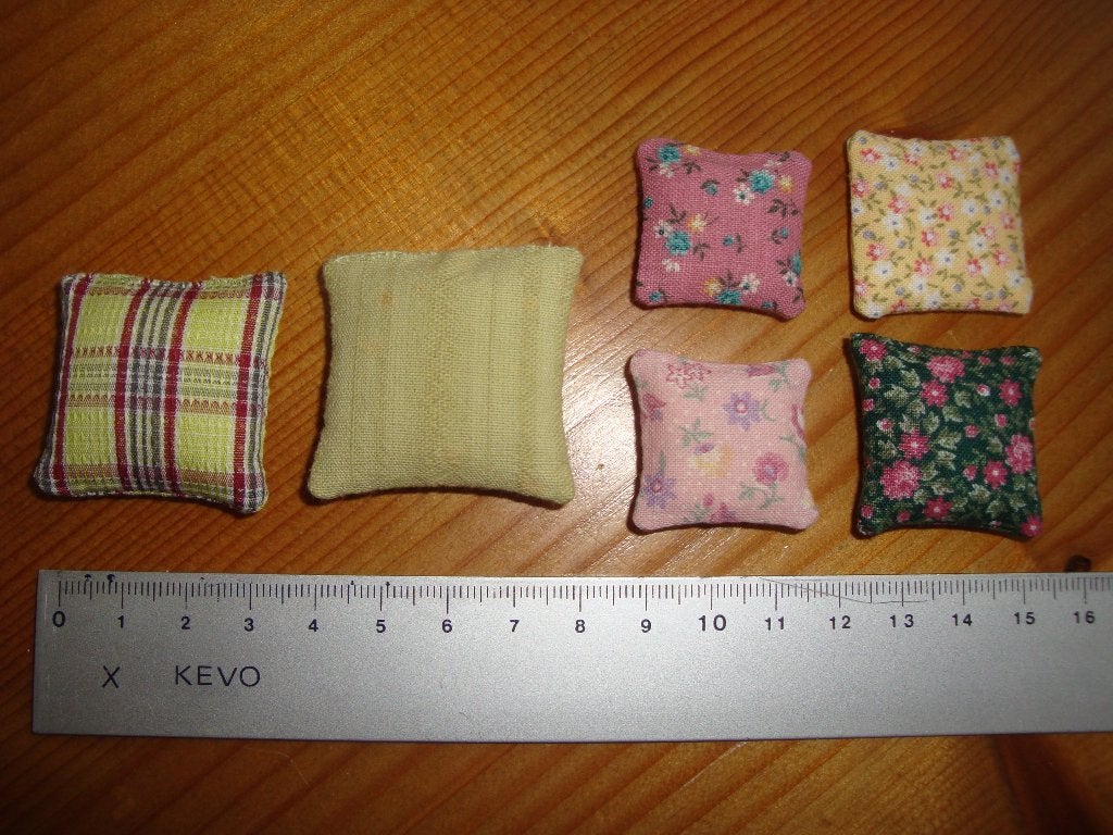 1:12 kussen poppenhuis handgemaakt, Ophalen of Verzenden, Nieuw, Toebehoren
