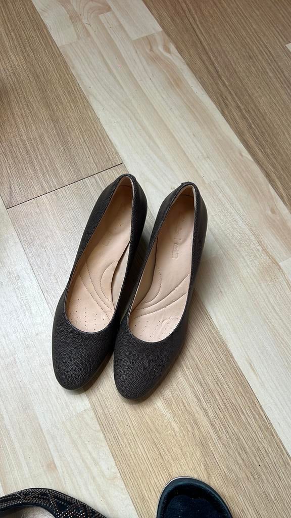 Nieuw pumps van Clarks bruin 40, Kleding | Dames, Schoenen, Ophalen of Verzenden, Nieuw, Bruin