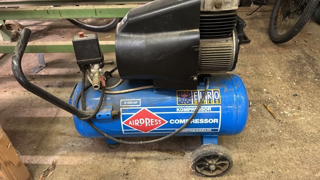 Airpress H280-25 compressor 25 l, Doe-het-zelf en Verbouw, Ophalen, Gebruikt, 6 tot 10 bar, 25 tot 100 liter