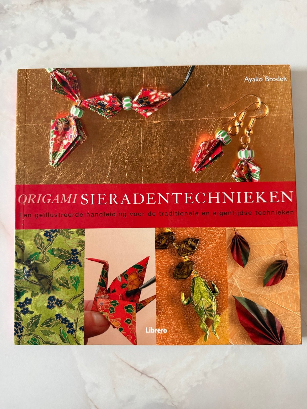 Origami Sieradentechnieken - Ayako Brodek, Boeken, Hobby en Vrije tijd, Ophalen of Verzenden, Gelezen, Sieraden maken, Geschikt voor kinderen
