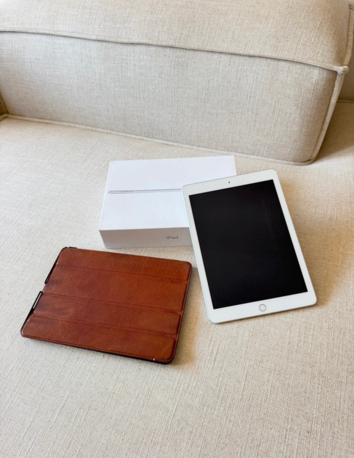iPad 5e generatie Wi-Fi 32GB met lederen hoes en doos, Computers en Software, Apple iPads, 32 GB, Apple iPad, Ophalen of Verzenden