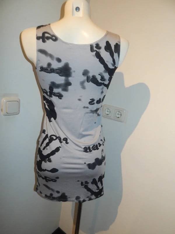 Sarah Pacini langere top grijs aparte zwarte print 2M, Kleding | Dames, Maat 38/40 (M), Verzenden, Sarah Pacini, Zo goed als nieuw