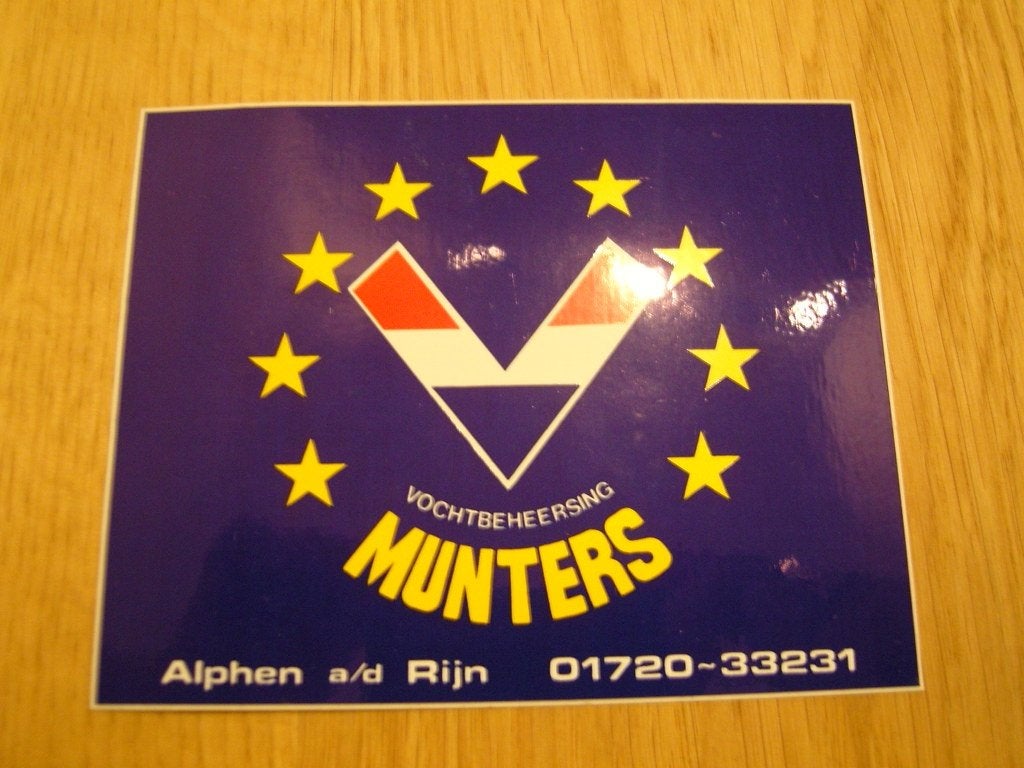 sticker Alphen a/d Rijn MUNSTERS Vochtbeheersing 01720-33231, Verzamelen, Ophalen, Zo goed als nieuw
